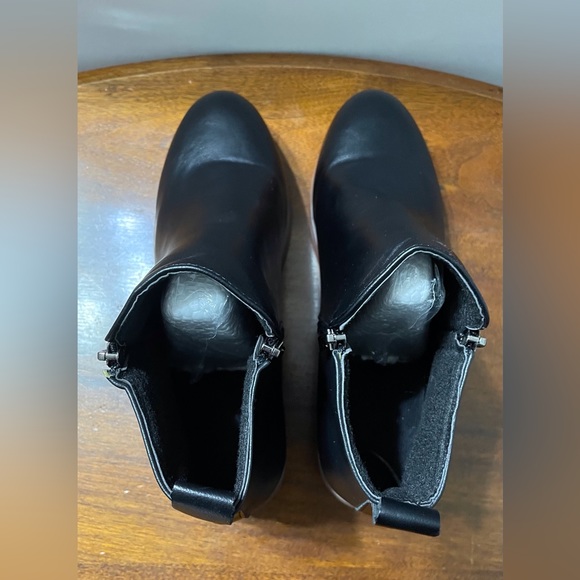 Rosy Black around-Toe Ankle Boots - Picture 4 of 8